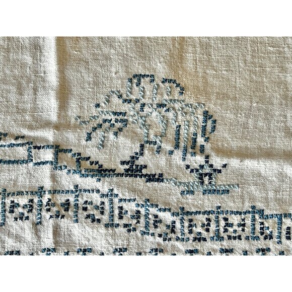 Linen Tablecloth With Blue Willow Design Cross Stitch Cream & Blue 48.75x64 VTG - Picture 14 of 16
